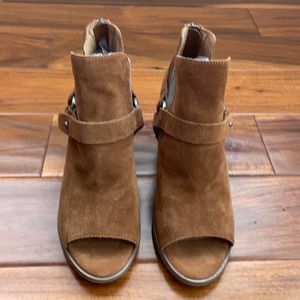 🌺HP🌺Crown Vintage Suede Peep Toe Sandals, Sz 8.5